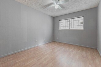 12702 Fern Forest Dr in Houston, TX - Building Photo - Building Photo