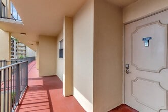 3590 Via Poinciana in Greenacres, FL - Building Photo - Building Photo