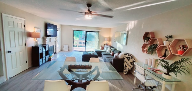 2007 Sand Point Rd in Discovery Bay, CA - Foto de edificio - Building Photo