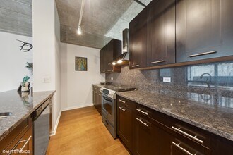 240 E Illinois St in Chicago, IL - Building Photo - Building Photo