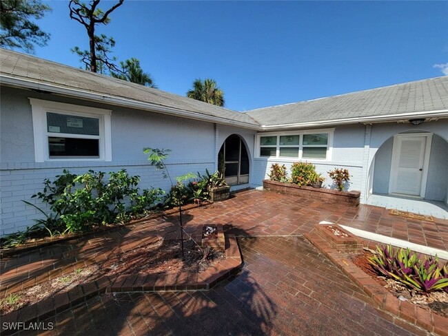 4730 SW 2nd Ave in Cape Coral, FL - Building Photo - Building Photo