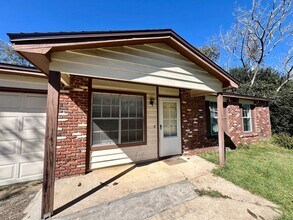 2042 Little River Ln in Tallahassee, FL - Building Photo - Building Photo