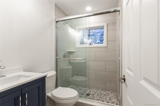 10 Overbrook St in Riverhead, NY - Building Photo - Building Photo