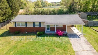 4821 Gettysburg Rd in Knoxville, TN - Building Photo