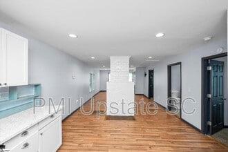 249 E Hampton Ave in Spartanburg, SC - Building Photo - Building Photo