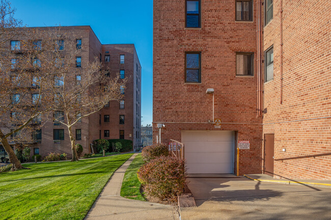 Highview Condominium I in Staten Island, NY - Building Photo - Building Photo