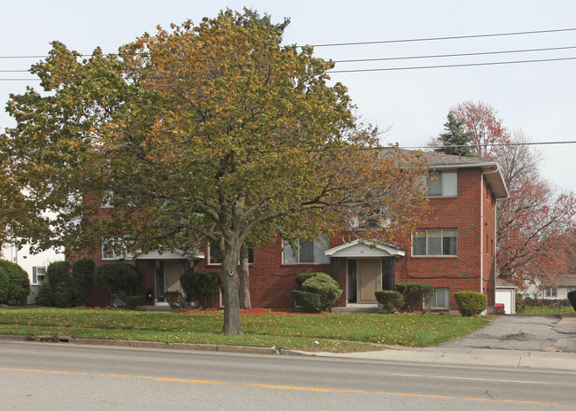 Cedarwood Apartments in Lockport, NY - Foto de edificio - Building Photo