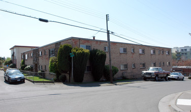 Greenwood Manor Apartments in Seattle, WA - Building Photo - Building Photo