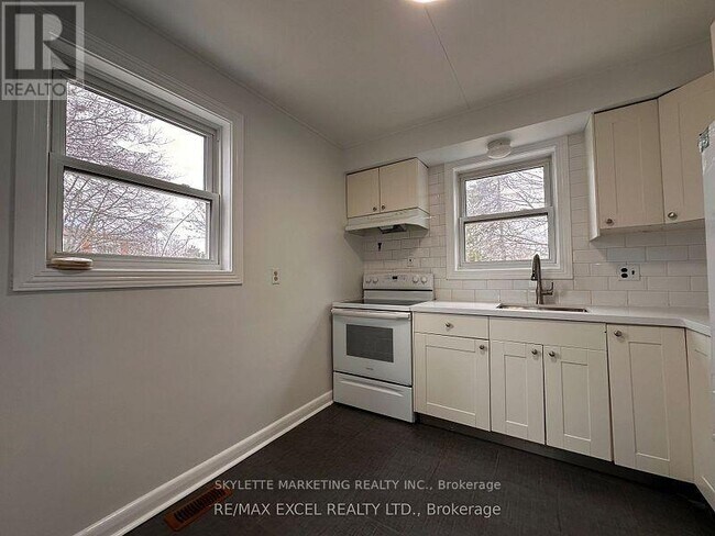 229 Zelda Crescent in Richmond Hill, ON - Building Photo - Building Photo