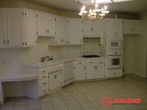 716 Windsor Park Dr in Bakersfield, CA - Building Photo - Building Photo