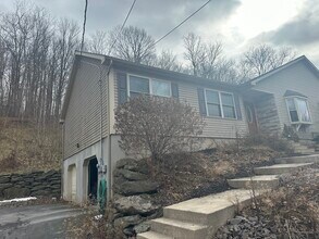 86 Harris St in Dallas, PA - Building Photo - Building Photo