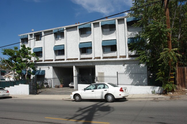 Tujunga Canyon Apartments in Tujunga, CA - Foto de edificio - Building Photo