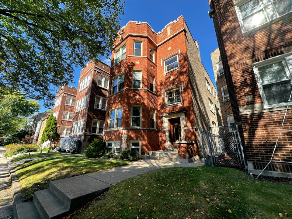 2738 W Winnemac Ave in Chicago, IL - Building Photo