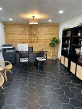 Berkshire Square in Dallas, TX - Foto de edificio - Building Photo