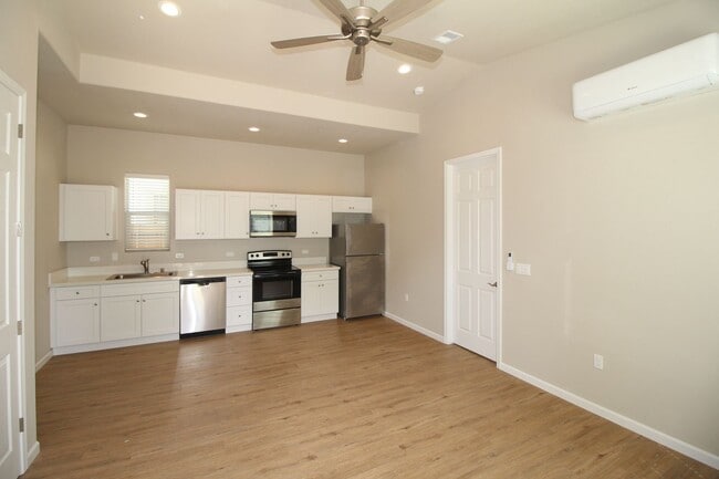 2343 N Arthur Ave in Fresno, CA - Building Photo - Building Photo