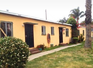 5819-5827 Cecilia St in Bell Gardens, CA - Building Photo - Building Photo