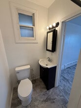 242 Saratoga St, Unit 9 in Cohoes, NY - Foto de edificio - Building Photo