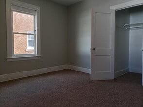 274 Park Rd, Unit 2e in West Hartford, CT - Foto de edificio - Building Photo