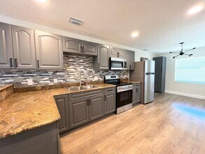 1601 N 18th St in Fort Pierce, FL - Building Photo - Building Photo