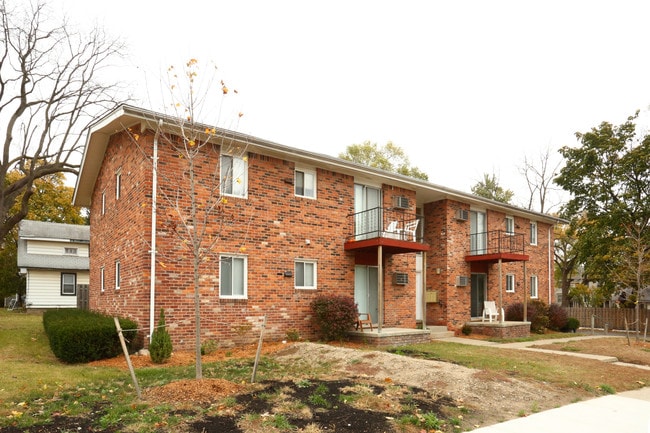 Legacy Flats in Plymouth, MI - Building Photo - Building Photo