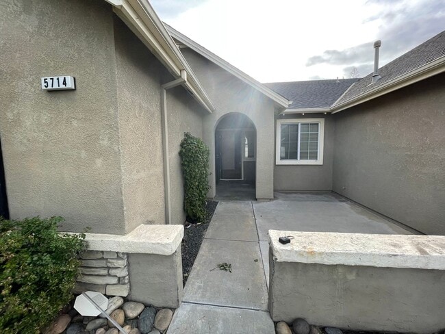 5714 Chancellor Way in Riverbank, CA - Building Photo - Building Photo