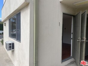 1150 N Commonwealth Ave in Los Angeles, CA - Building Photo - Building Photo