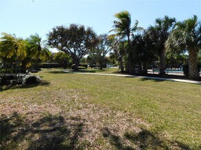 14211 Kendale Lakes Cir in Miami, FL - Building Photo - Building Photo