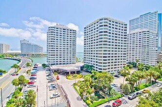 825 Brickell Bay Dr, Unit 849 in Miami, FL - Foto de edificio - Building Photo