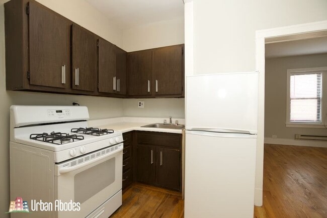 3713 N Pine Grove Ave, Unit M01B in Chicago, IL - Foto de edificio - Building Photo