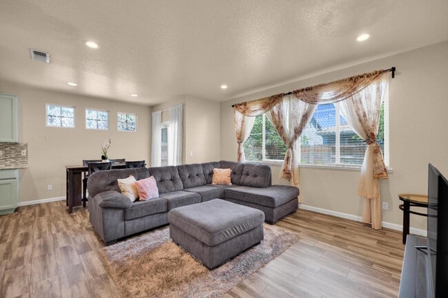 3355 Seymour Ct in West Sacramento, CA - Building Photo - Building Photo