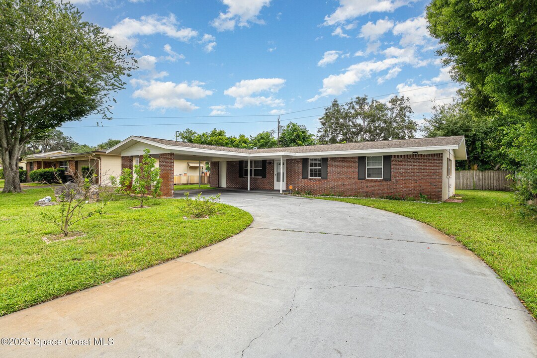 1707 N Eden Cir in Titusville, FL - Building Photo