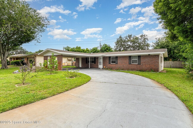 1707 N Eden Cir
