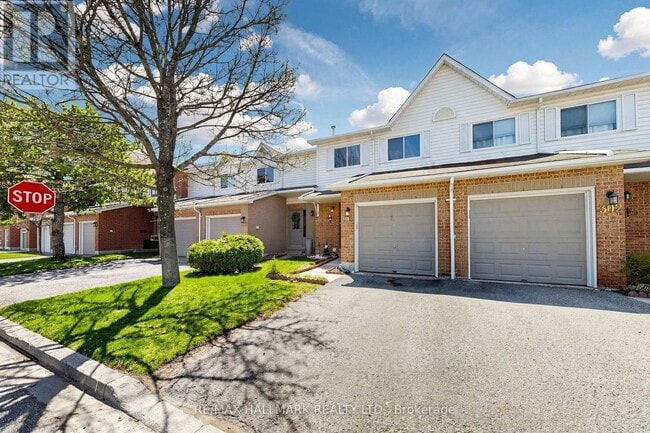 304 Maciver Blvd in Newmarket, ON - Building Photo - Building Photo