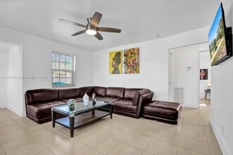 6110 SW 38th St in Davie, FL - Building Photo - Building Photo