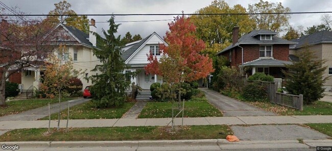 BEAUTIFUL FOR BEDROOM HOME MINUTES FROM WESTERN CAMPUS