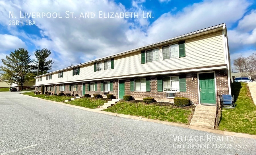 35 N Liverpool St in Manchester, PA - Building Photo