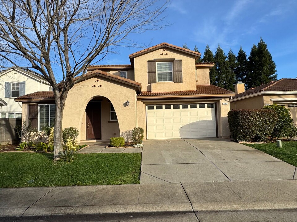 11805 Corino Way in Rancho Cordova, CA - Building Photo