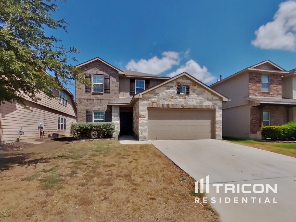 9039 Bowring Park in Converse, TX - Building Photo