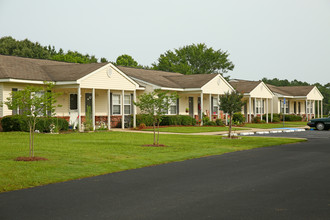 Albany Spring Senior Apartments - Ages 62+ in Albany, GA - Foto de edificio - Building Photo