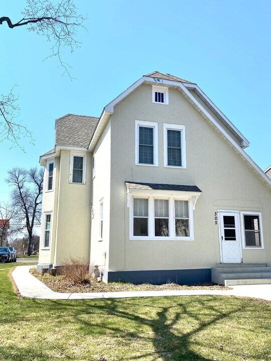 305 8th Ave S in St. Cloud, MN - Foto de edificio