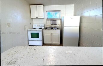 319 Country Club Oval in Daytona Beach, FL - Building Photo - Building Photo