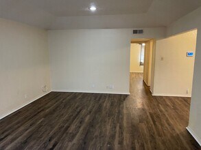 6841-6843 S Creek Dr in Fort Worth, TX - Foto de edificio - Building Photo