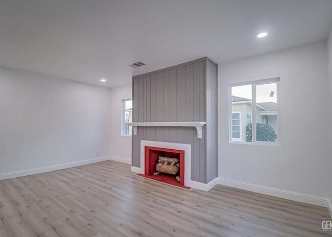 301 10th St in Bakersfield, CA - Building Photo - Building Photo