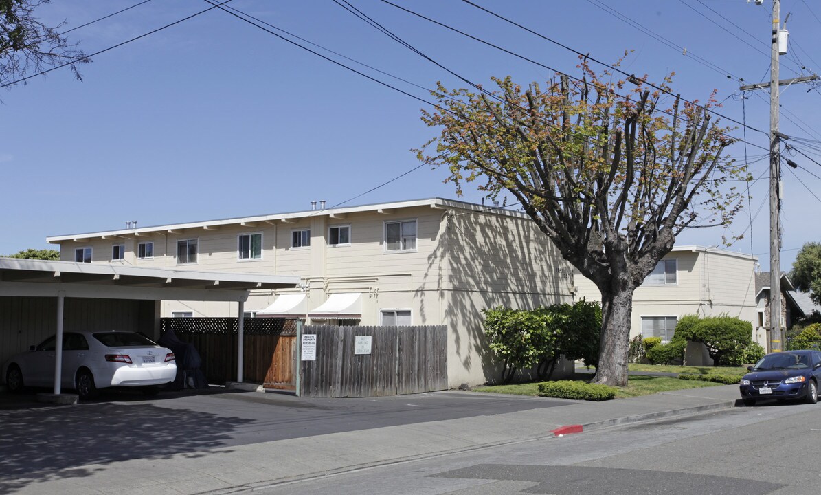 Orchard Townhomes in San Leandro, CA - Building Photo