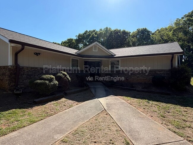 1502 Waverly Way in Monroe, GA - Building Photo - Building Photo