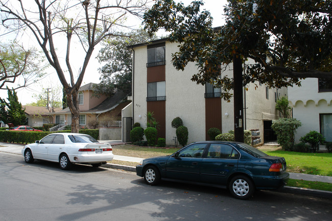 222 E Windsor Rd in Glendale, CA - Building Photo - Building Photo