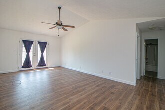 107 Sidney Ct in Oak Grove, KY - Building Photo - Building Photo