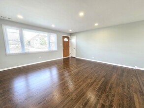 7841 74th St in Bridgeview, IL - Building Photo - Building Photo