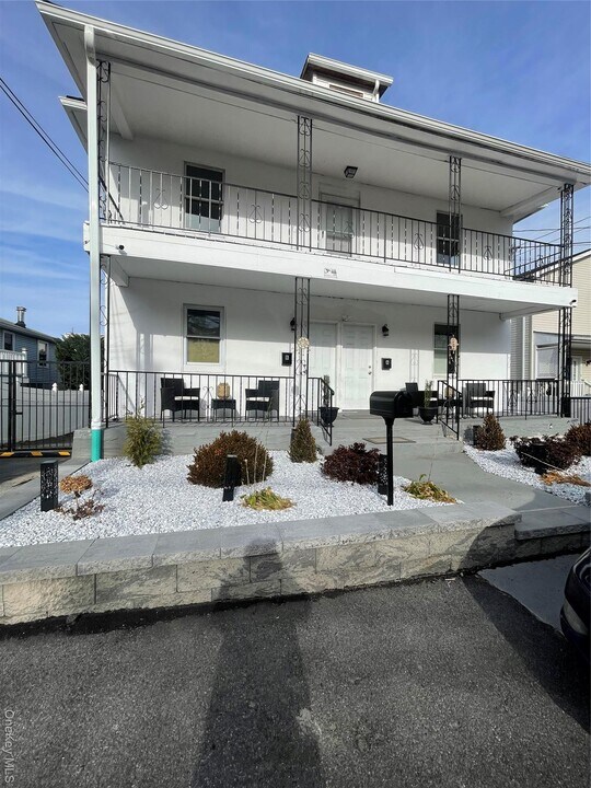 70 Dobbs Ferry Rd in White Plains, NY - Building Photo