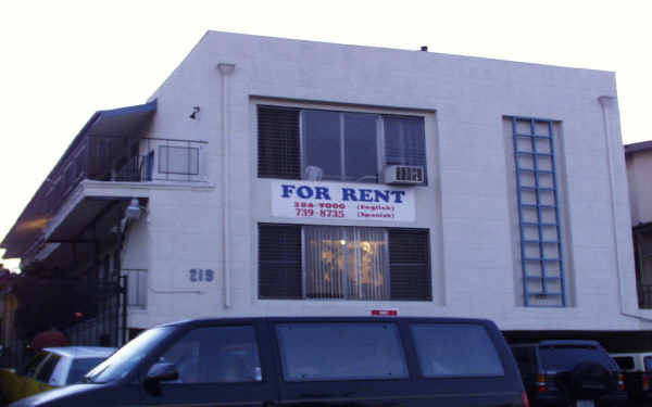 219 S Alexandria Ave in Los Angeles, CA - Foto de edificio - Building Photo
